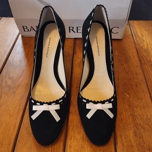 Banana Republic Scalloped Pumps
